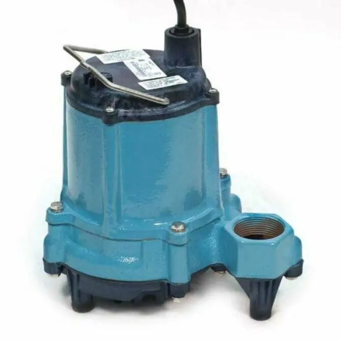 Little Giant 1/3 Hp Manual Submersible Sump And Effluent Pump – 10-Foot Power Cord, 50 Gpm Flow Rate 1